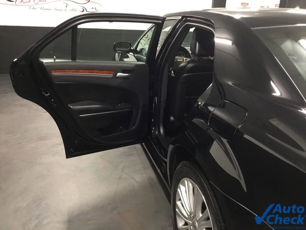 Used 2013 Chrysler 300 AWD w/ Driver Convenience Group image 27