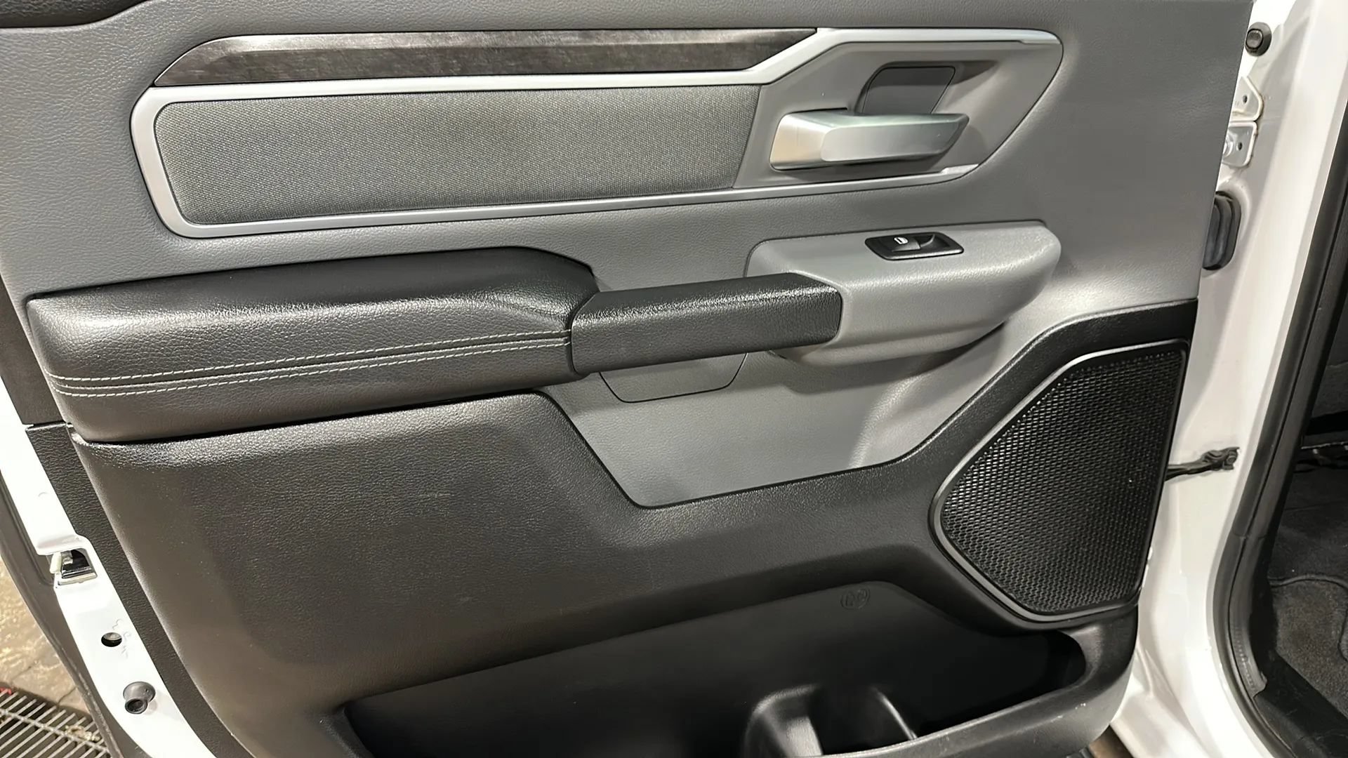 Used 2020 RAM 1500 Big Horn AWD/4WD image 12