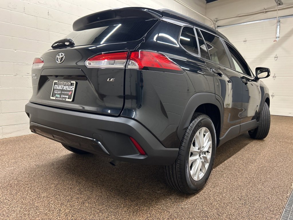 Used 2024 Toyota Corolla Cross LE image 2