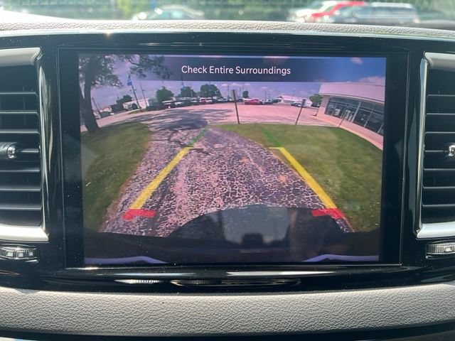 Used 2022 Chrysler Pacifica Touring-L FWD image 16