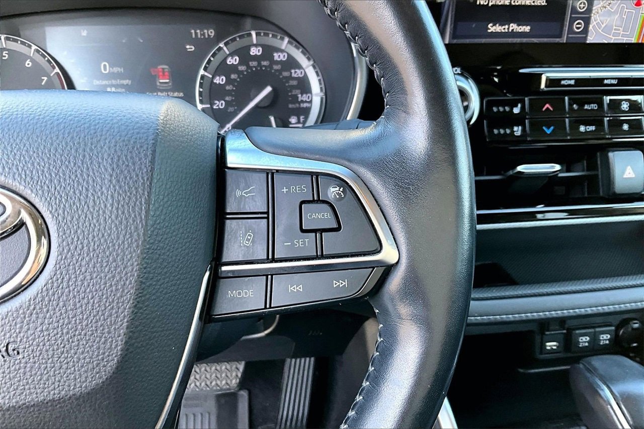 Used 2021 Toyota Highlander Platinum image 30