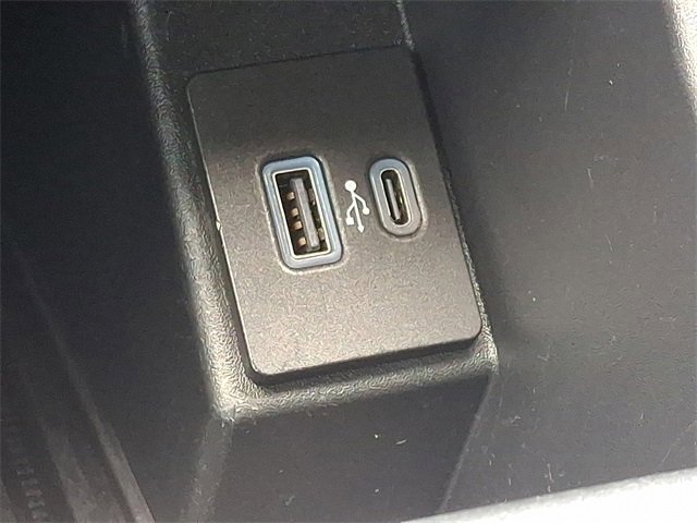 Used 2022 Ford Edge Titanium image 17