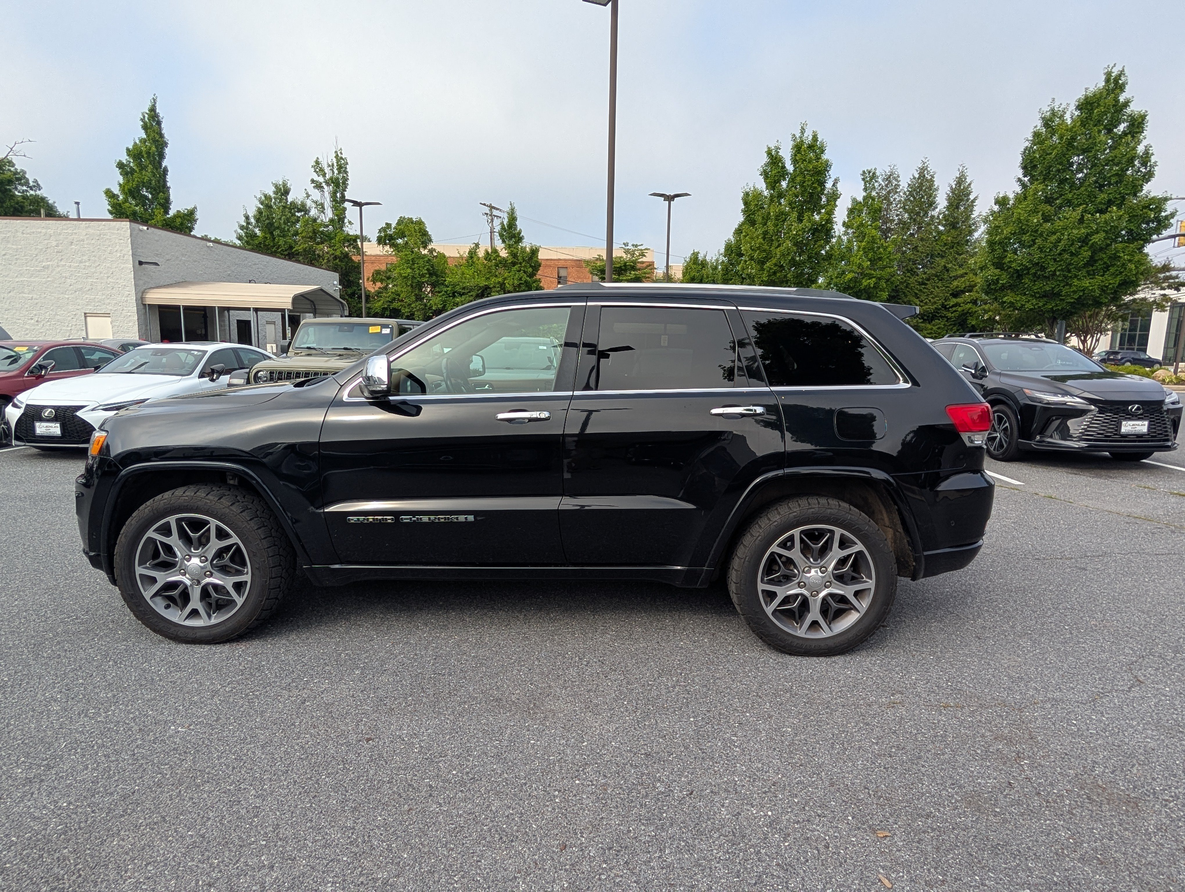 Used 2020 Jeep Grand Cherokee Overland AWD/4WD image 6
