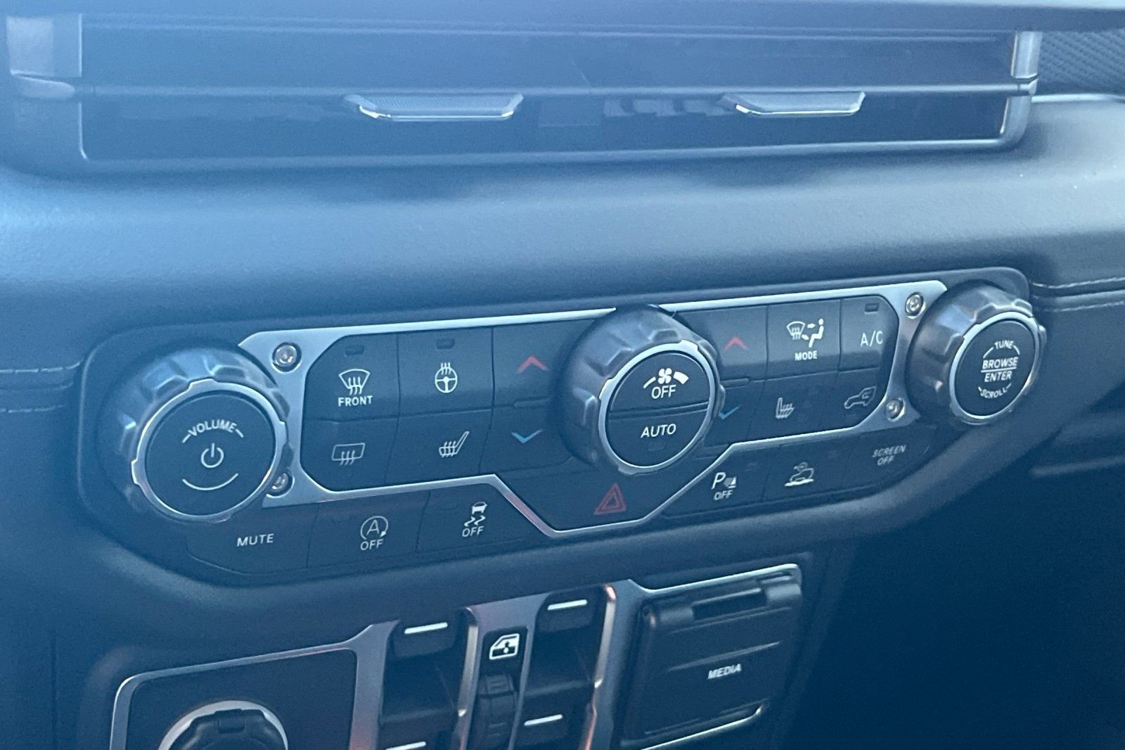 New 2026 Jeep Wrangler Unlimited Rubicon w/ Safety Group image 20