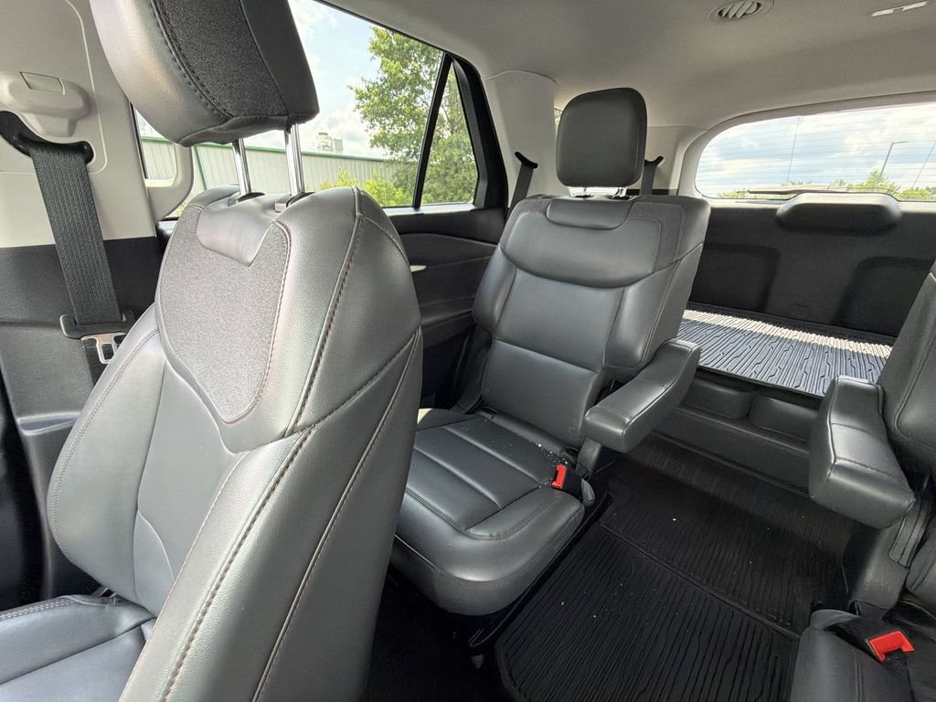 Used 2025 Ford Explorer Active w/ Active Comfort Package AWD/4WD image 12