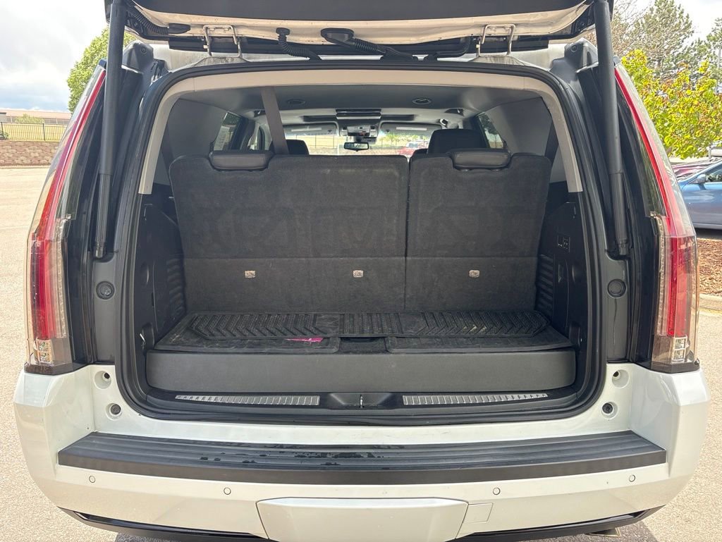Used 2019 Cadillac Escalade Luxury AWD/4WD image 21