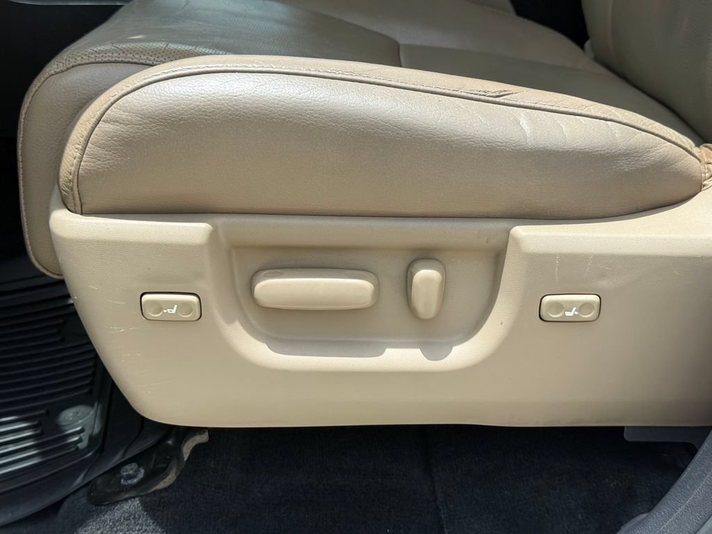Used 2018 Toyota Sequoia Platinum RWD image 11