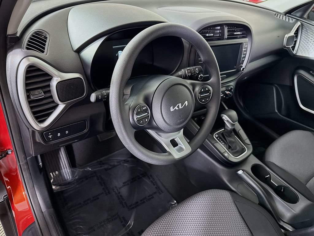 Certified 2023 Kia Soul LX w/ LX Technology Package FWD image 17
