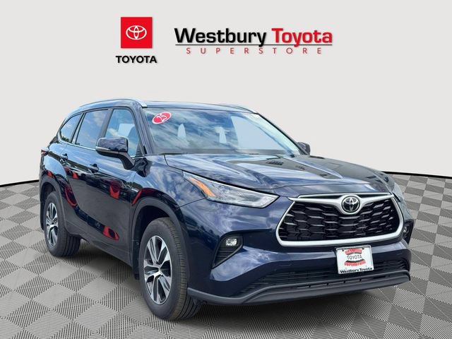 Certified 2025 Toyota Highlander XLE AWD/4WD image 1