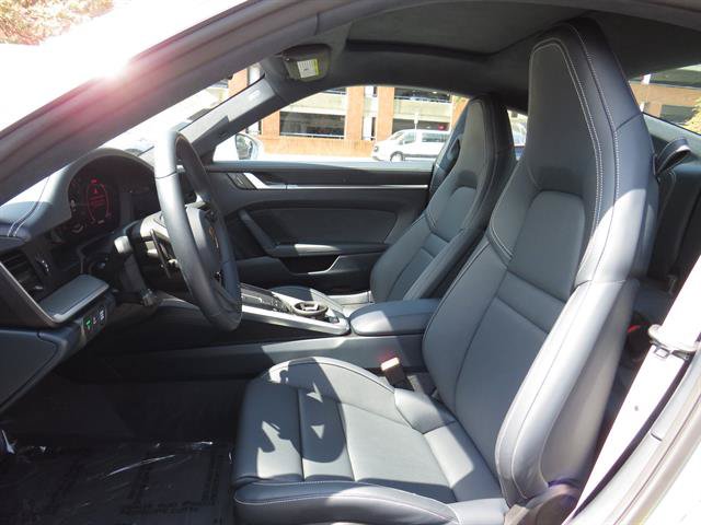 Used 2025 Porsche 911 Carrera RWD image 15