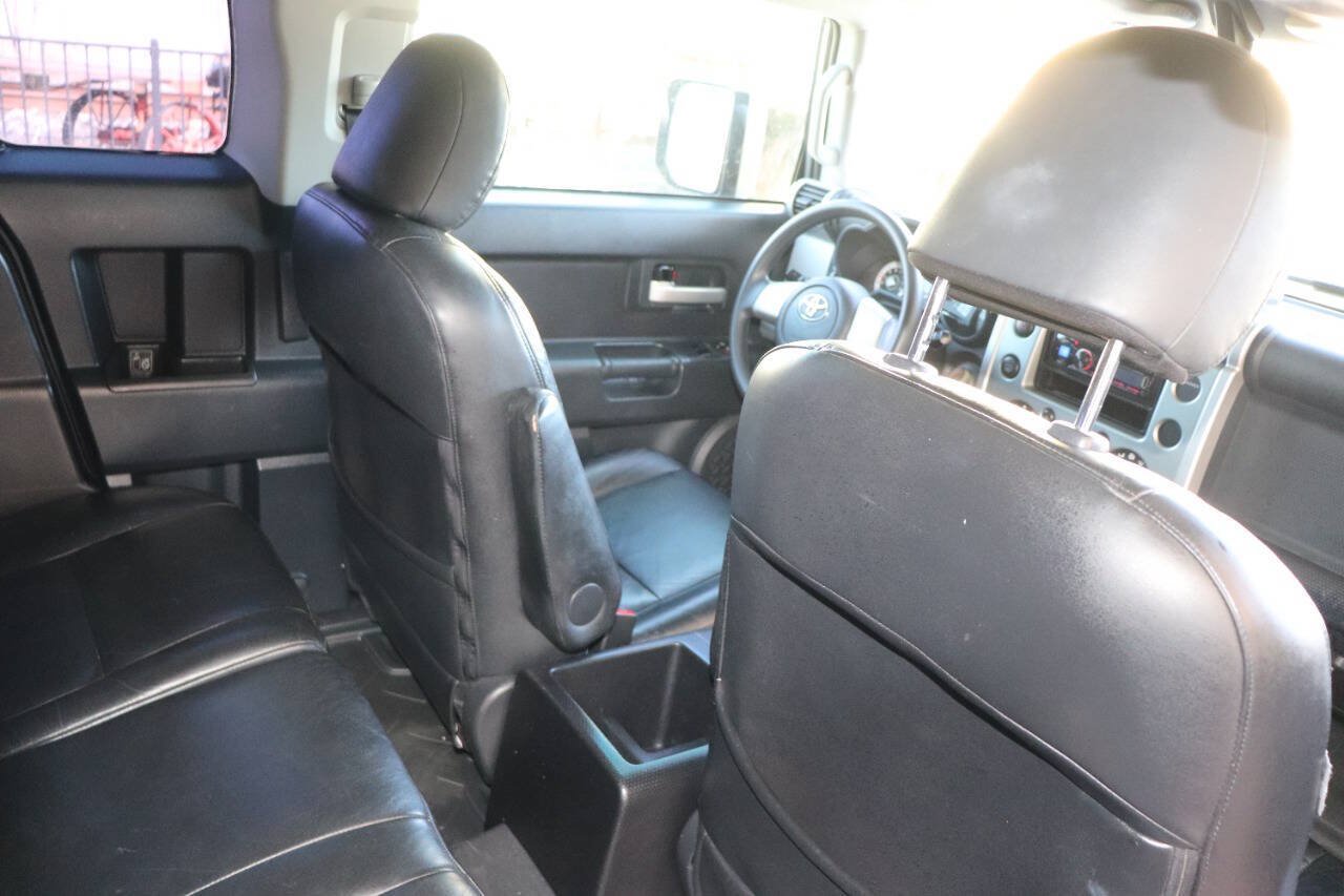 Used 2010 Toyota FJ Cruiser 4WD image 33