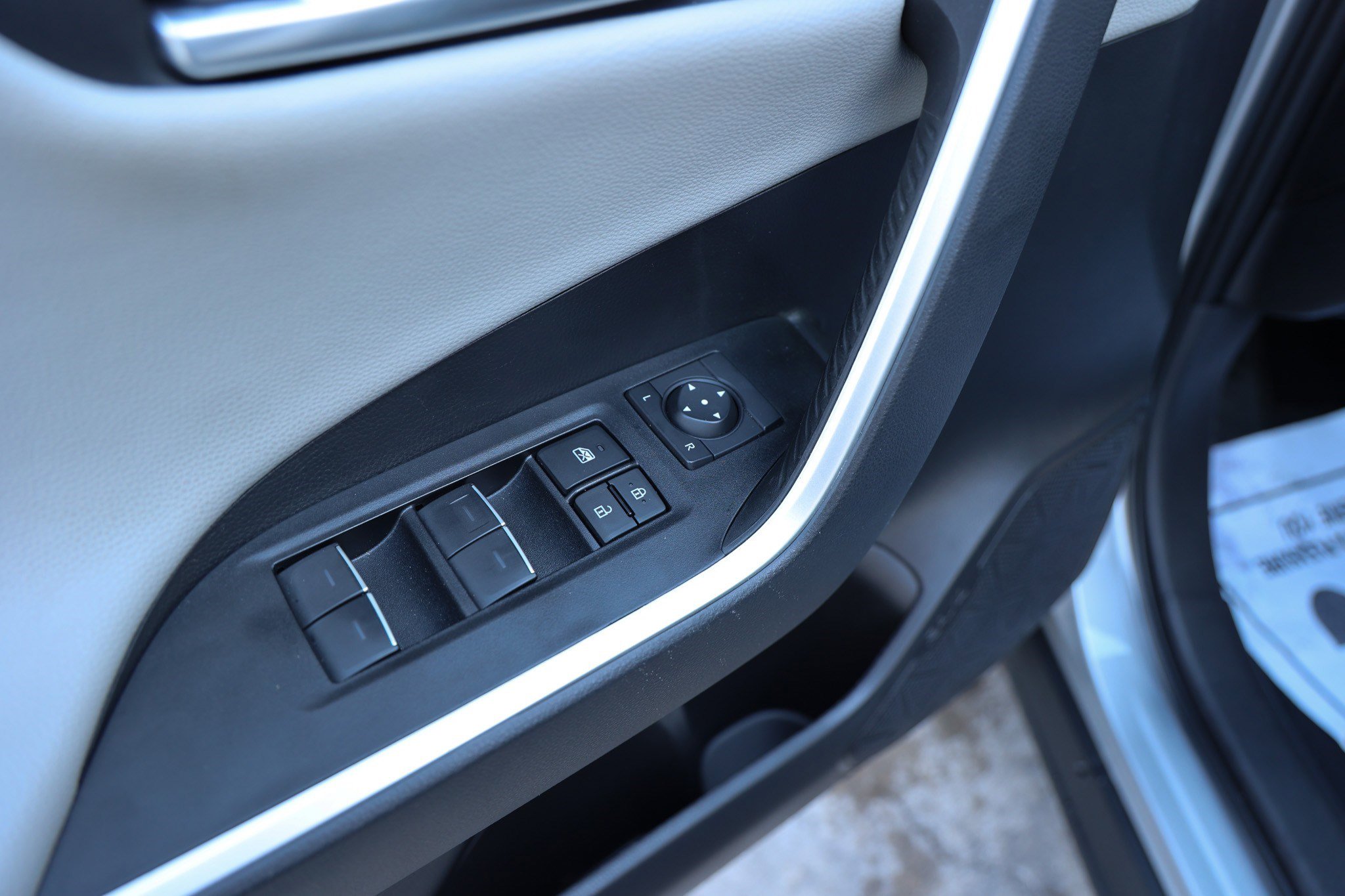 Used 2023 Toyota RAV4 Limited image 31