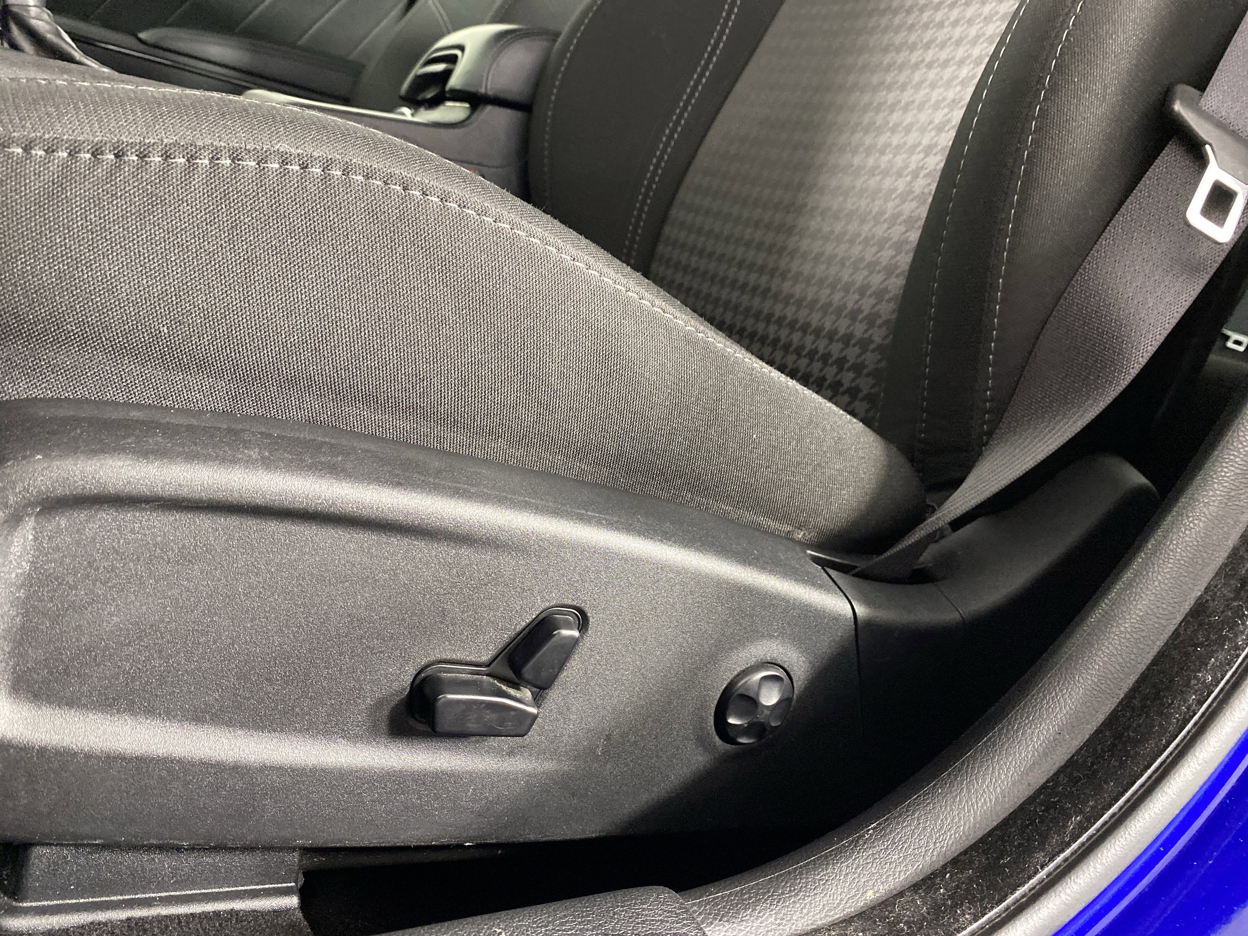 Used 2019 Dodge Charger SXT w/ Blacktop Package image 18