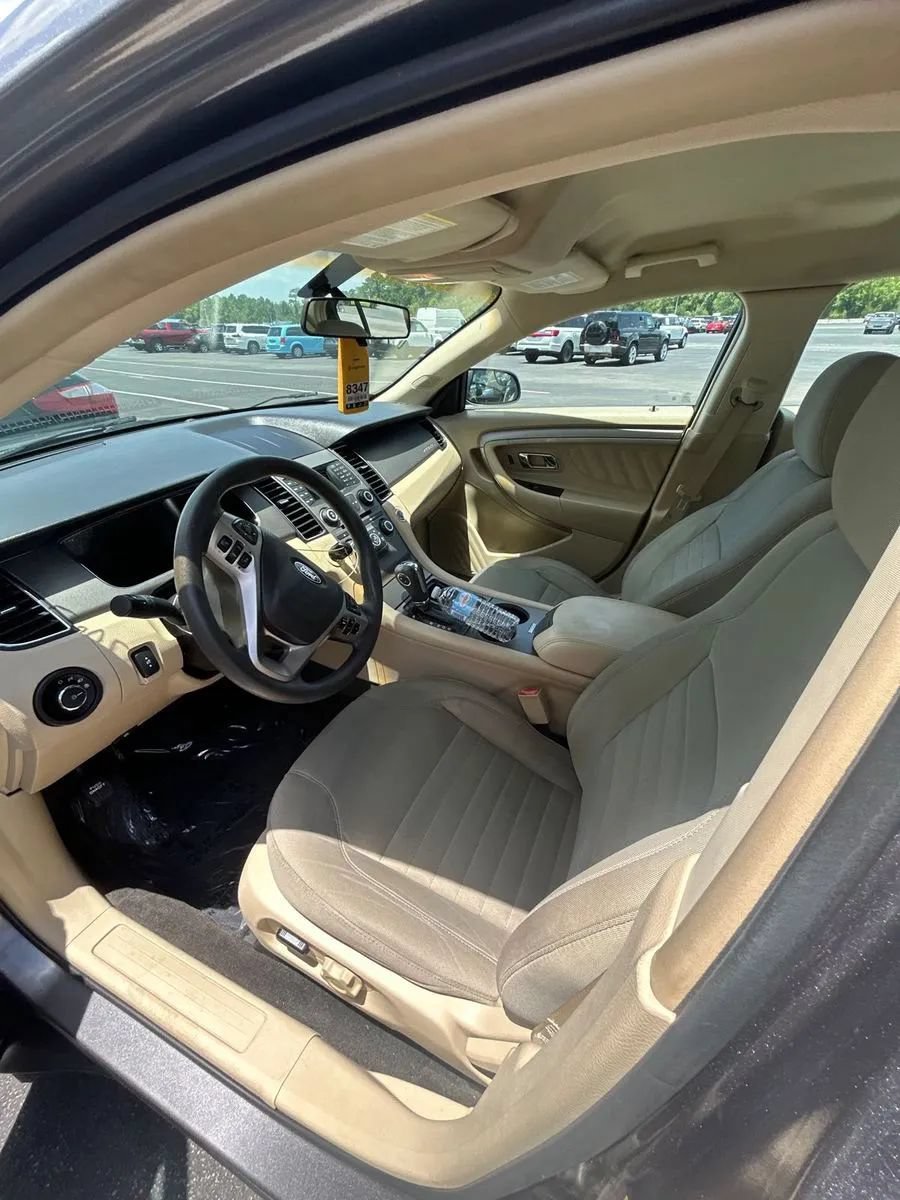 Used 2014 Ford Taurus SE FWD image 17