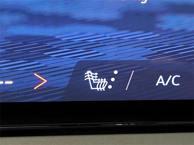 Used 2025 Chevrolet Traverse LT w/ LPO, Floor Liner Package image 25