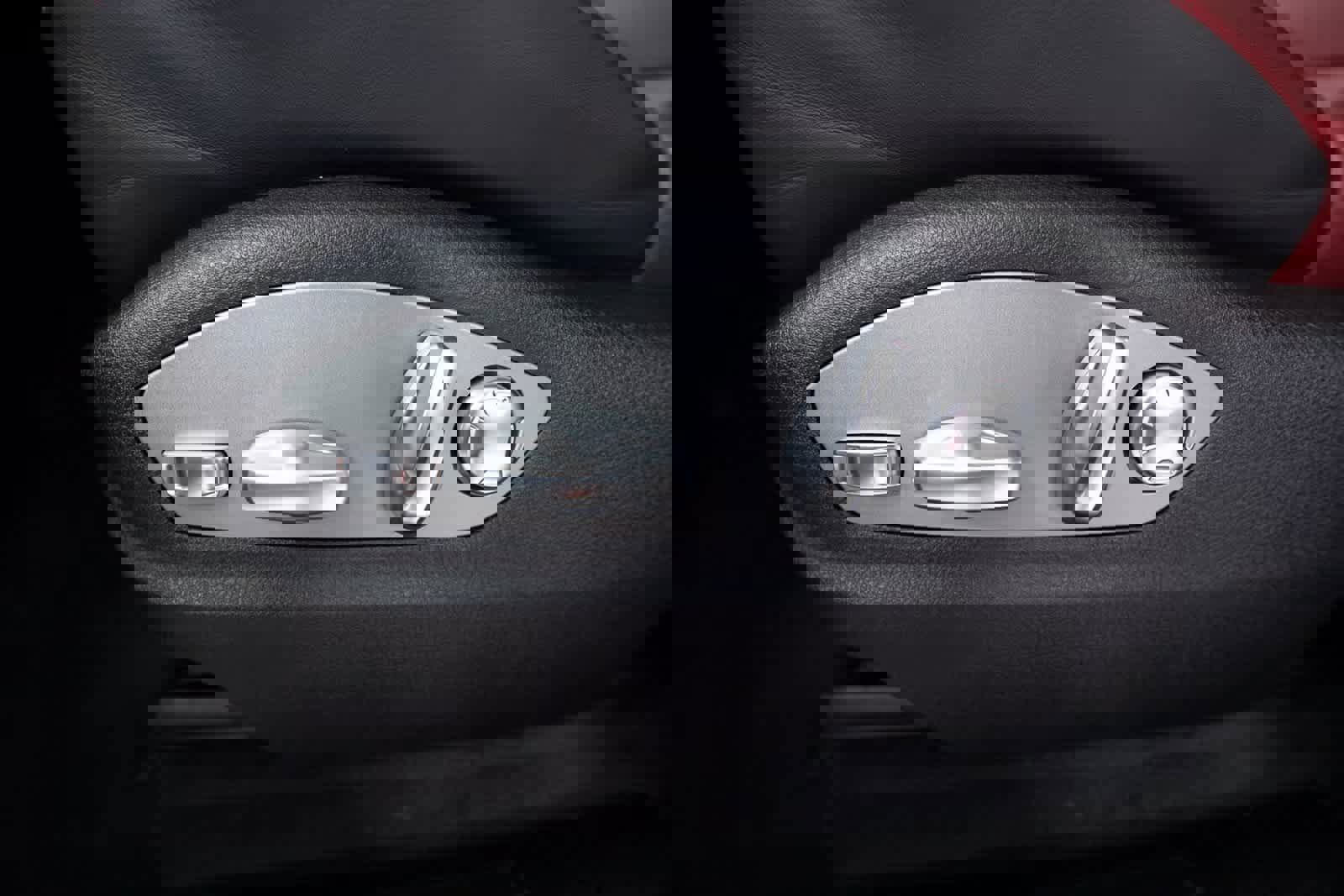 Certified 2025 Porsche Macan image 17