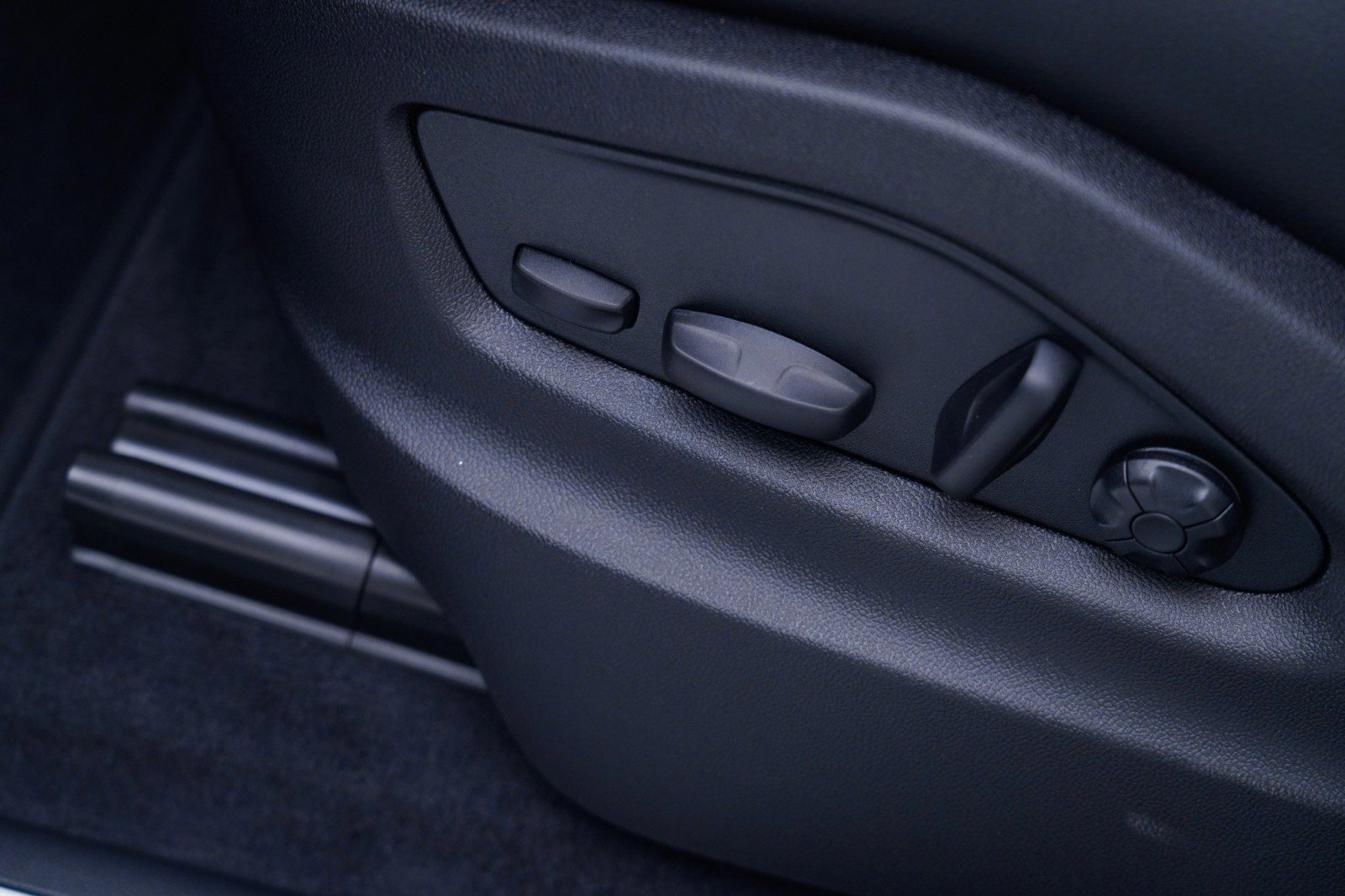 Certified 2026 Porsche Cayenne AWD/4WD image 15