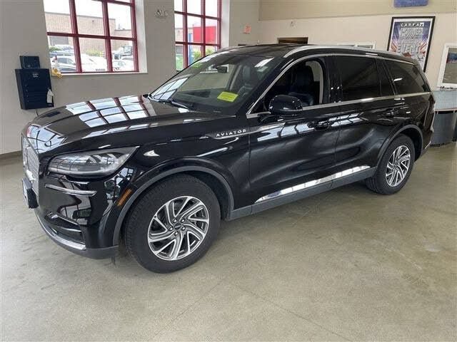 Used 2023 Lincoln Aviator AWD image 3