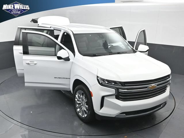 Used 2022 Chevrolet Suburban LT RWD image 25