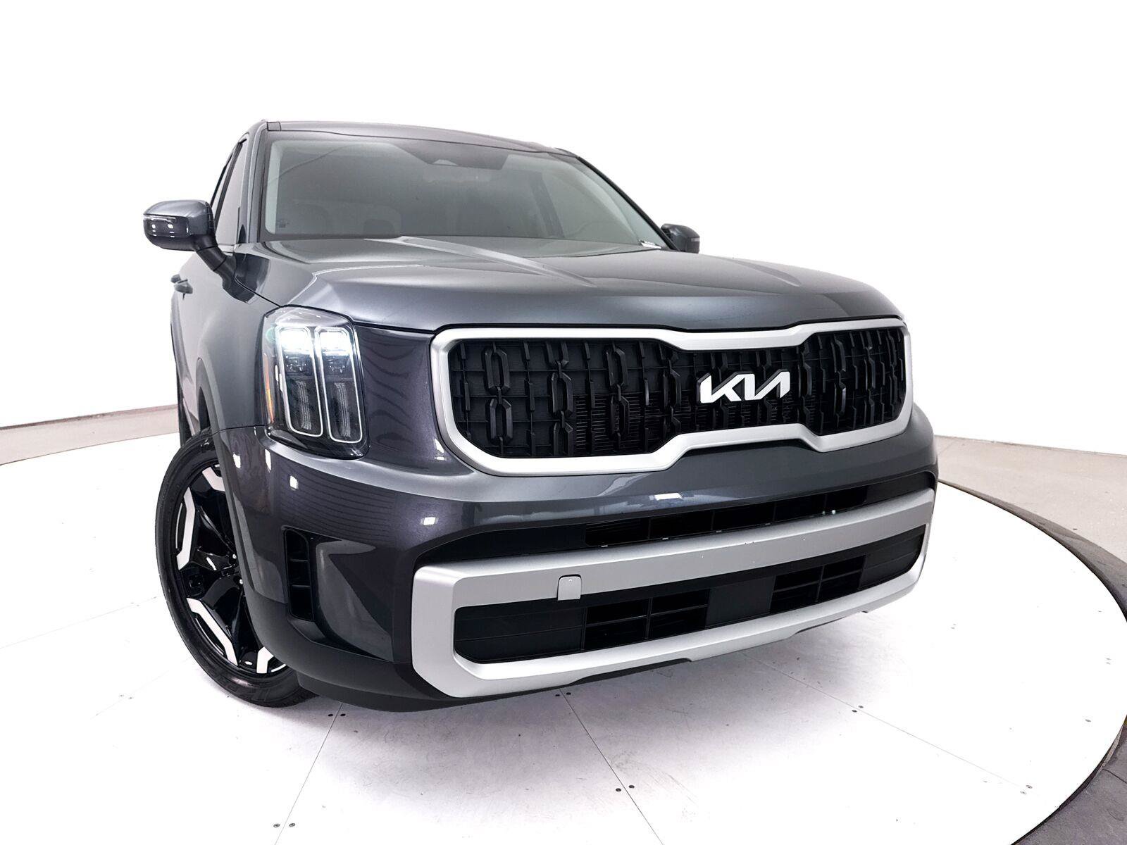 Used 2023 Kia Telluride EX w/ EX Captain's Chair Package FWD image 7