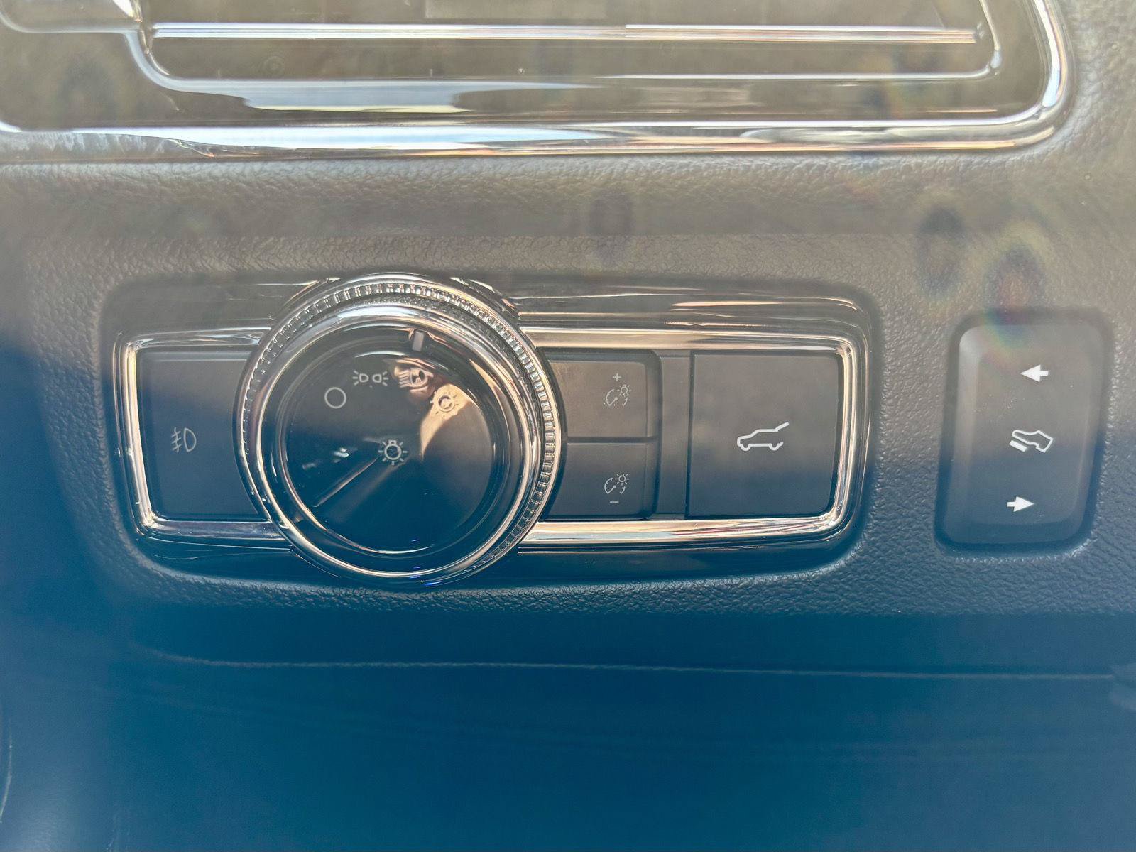 Used 2021 Lincoln Navigator Reserve AWD/4WD image 30