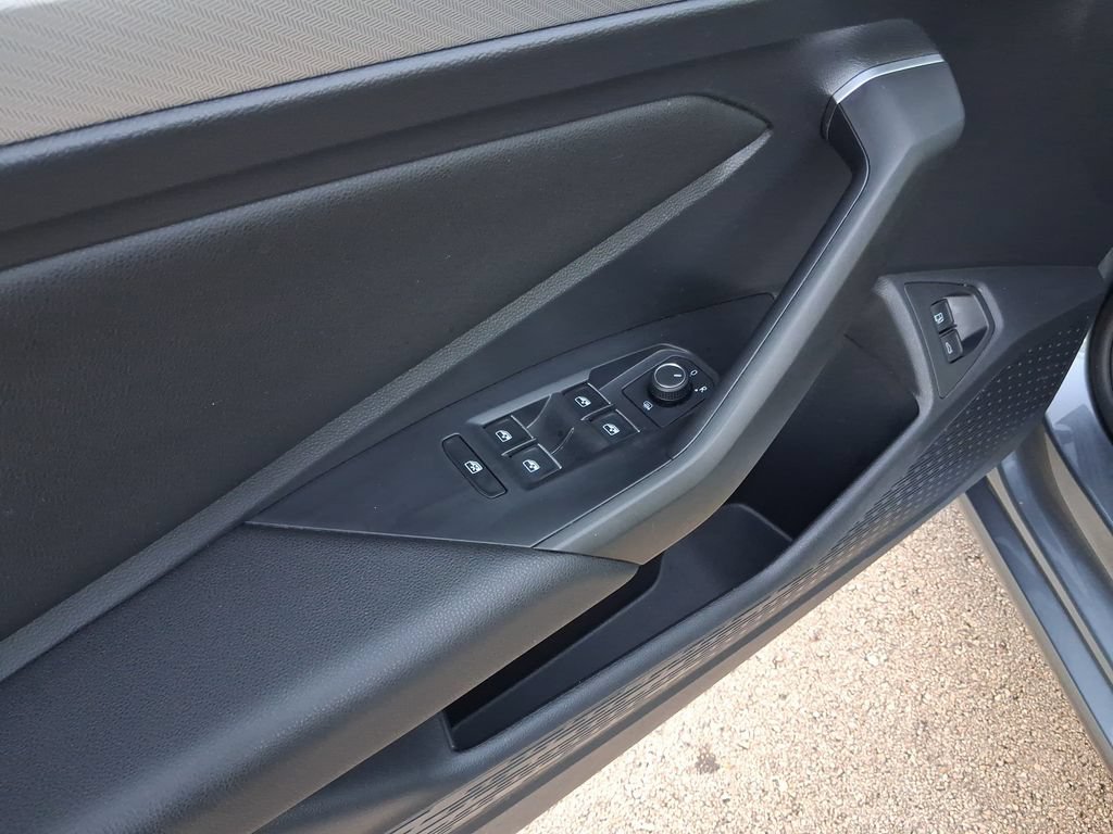 Certified 2021 Volkswagen Jetta R-Line FWD image 17