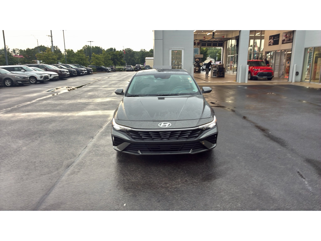 Used 2025 Hyundai Elantra SEL FWD image 2