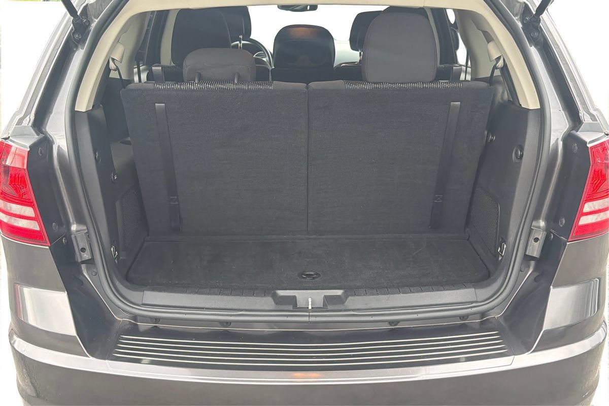 Used 2016 Dodge Journey SE w/ Flexible Seating Group FWD image 11