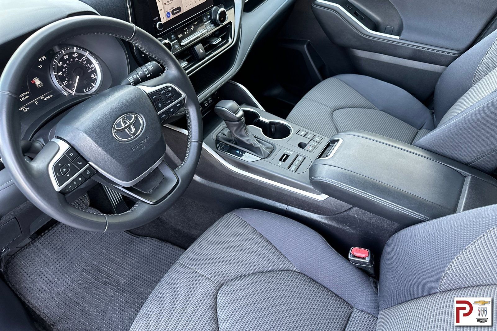 Used 2024 Toyota Highlander LE AWD/4WD image 11