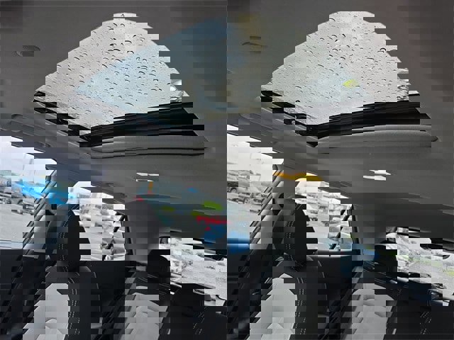 Used 2023 Hyundai Venue SEL image 16