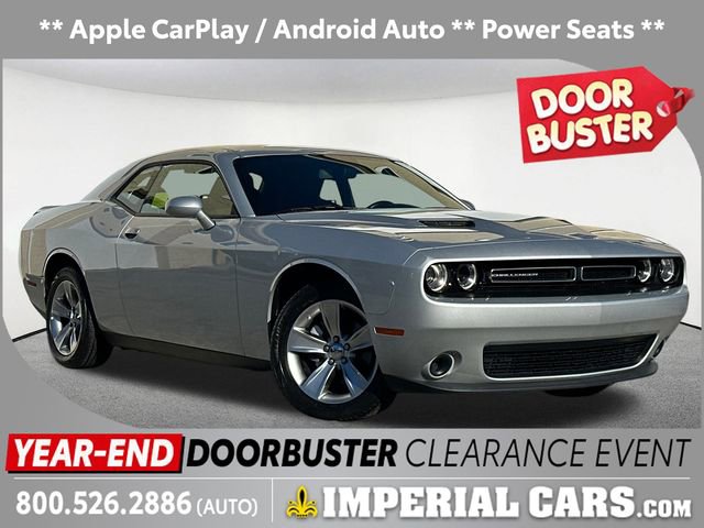 Used 2022 Dodge Challenger SXT image 1