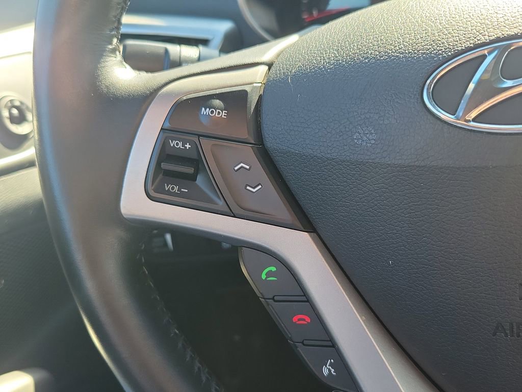 Used 2017 Hyundai Veloster Value Edition w/ Graphic Package (Lower Body) image 17