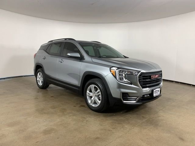 Used 2023 GMC Terrain SLE w/ Driver Convenience Package image 5