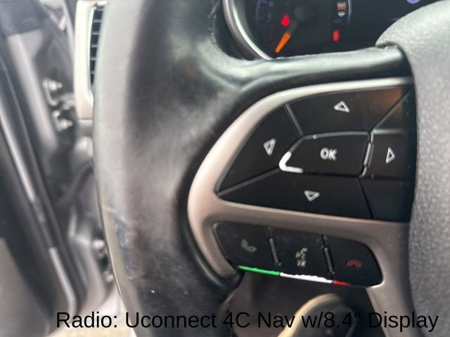 Used 2018 Jeep Grand Cherokee Laredo AWD/4WD image 17