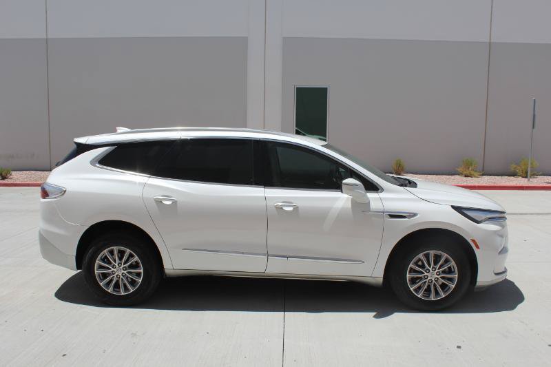 Used 2023 Buick Enclave Essence w/ Sound and Sites Package AWD/4WD image 4