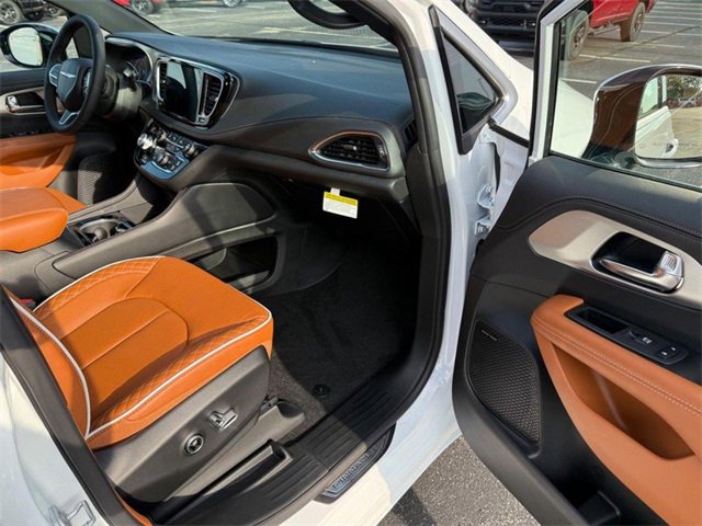 New 2026 Chrysler Pacifica Pinnacle image 17