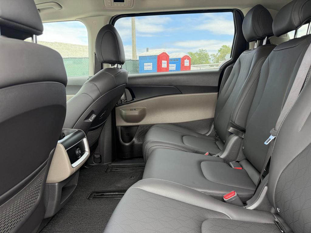 New 2026 Kia Carnival LXS image 15