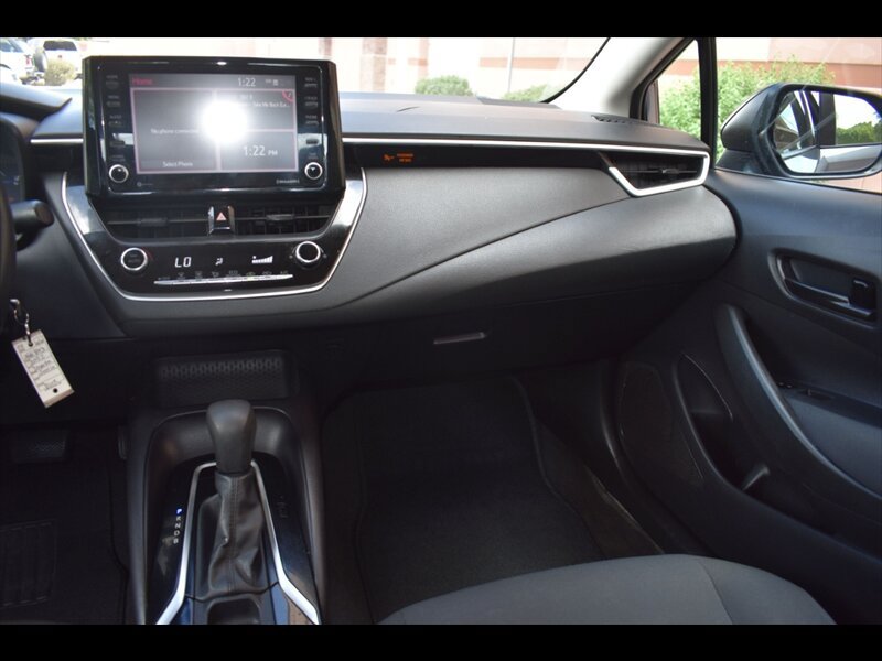 Used 2022 Toyota Corolla LE FWD image 30