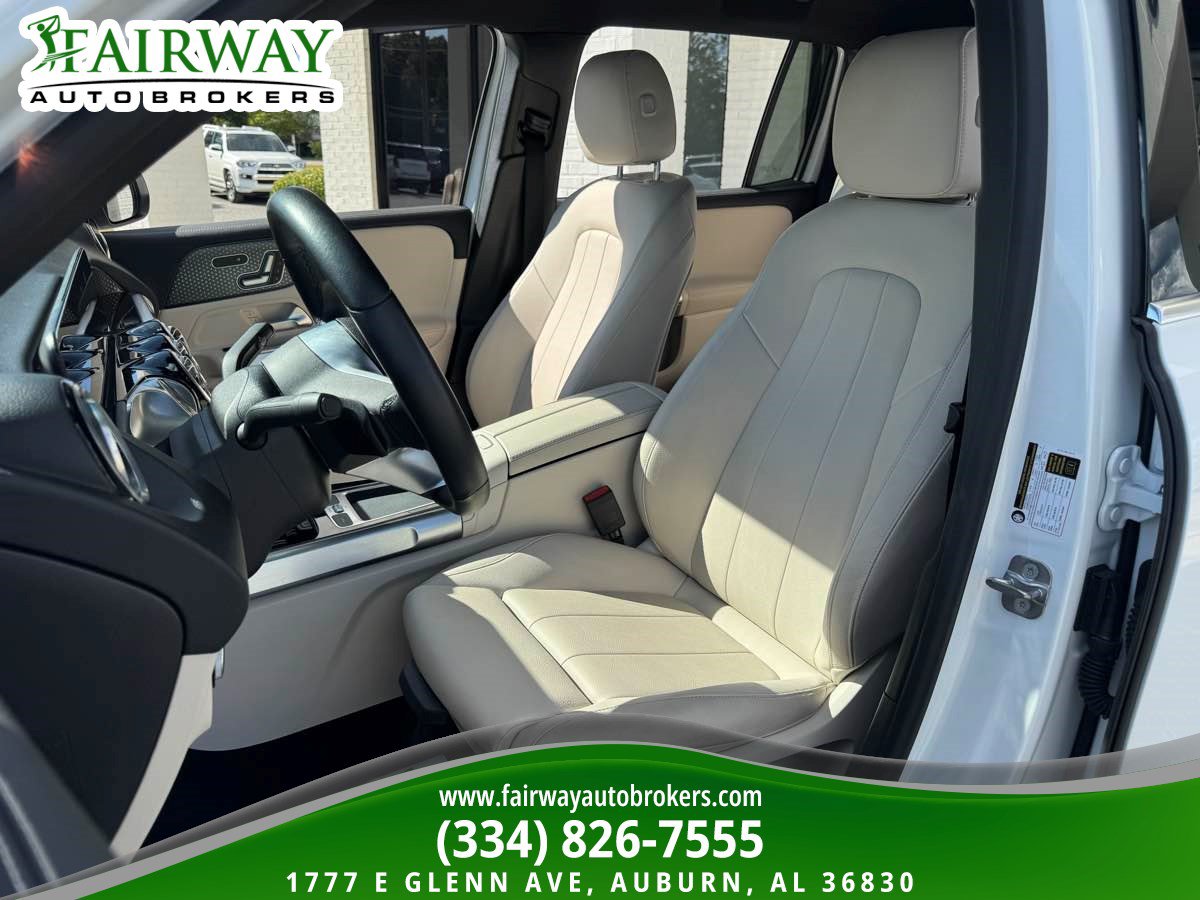 Used 2025 Mercedes-Benz GLB 250 w/ Exclusive Package image 10