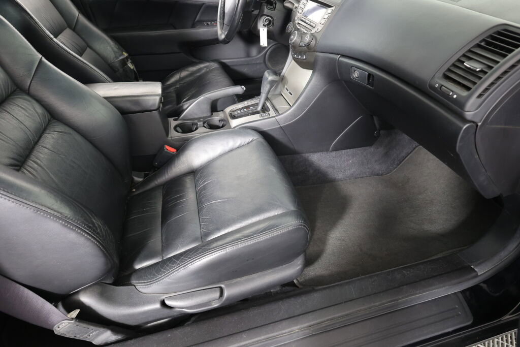 Used 2004 Honda Accord EX image 16