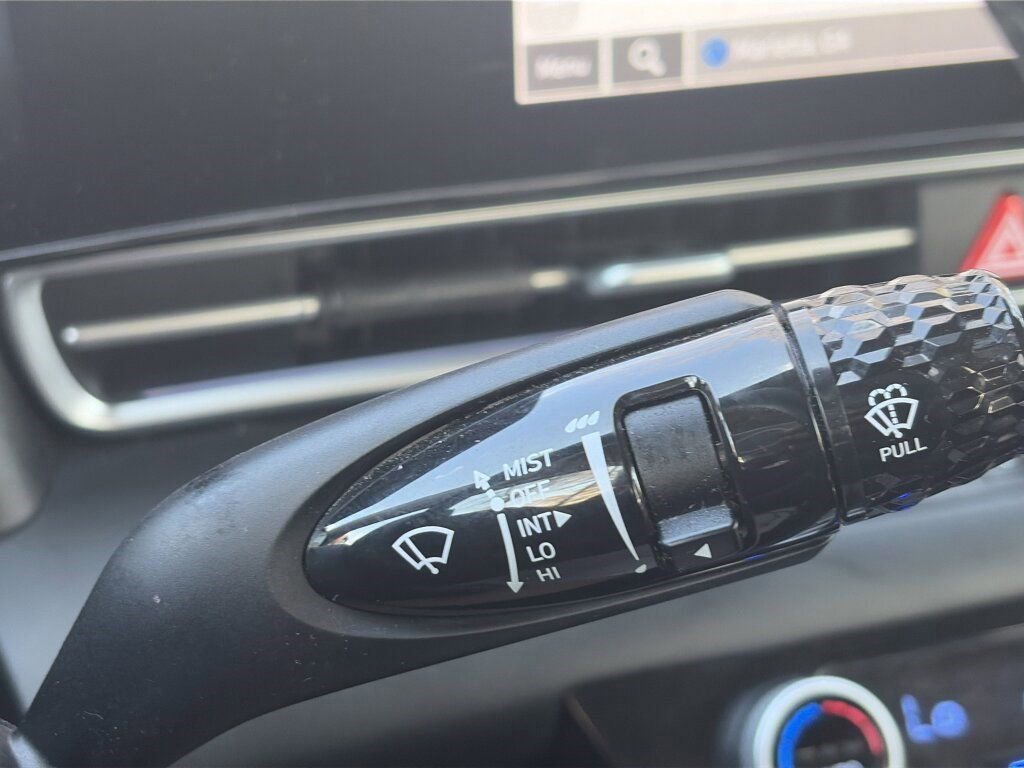 Used 2023 Hyundai Elantra Limited image 18