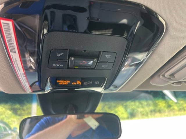 Used 2022 Toyota Venza LE AWD/4WD image 22