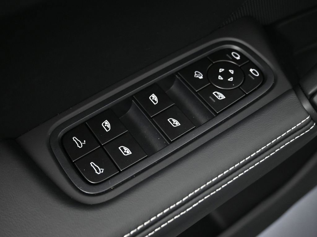 New 2026 Porsche Cayenne S image 18