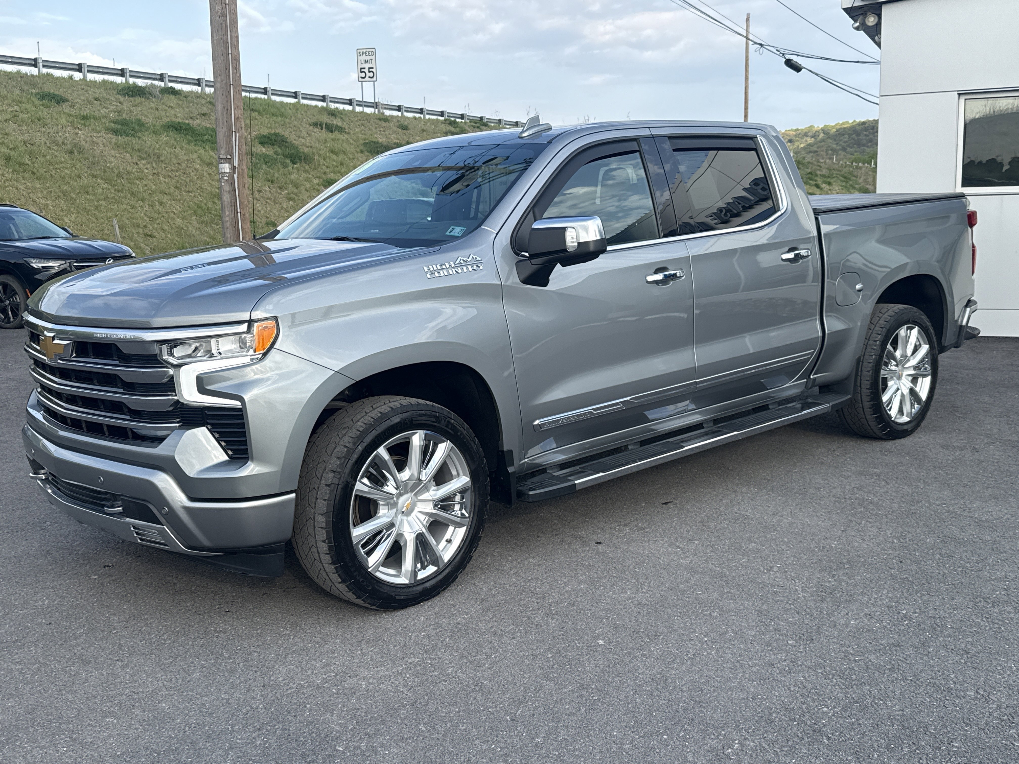 Used 2023 Chevrolet Silverado 1500 High Country w/ High Country Premium Package AWD/4WD image 7