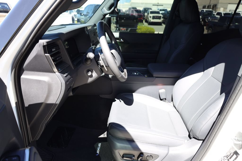Used 2026 Lexus GX 550 w/ Cold Area Package AWD/4WD image 11