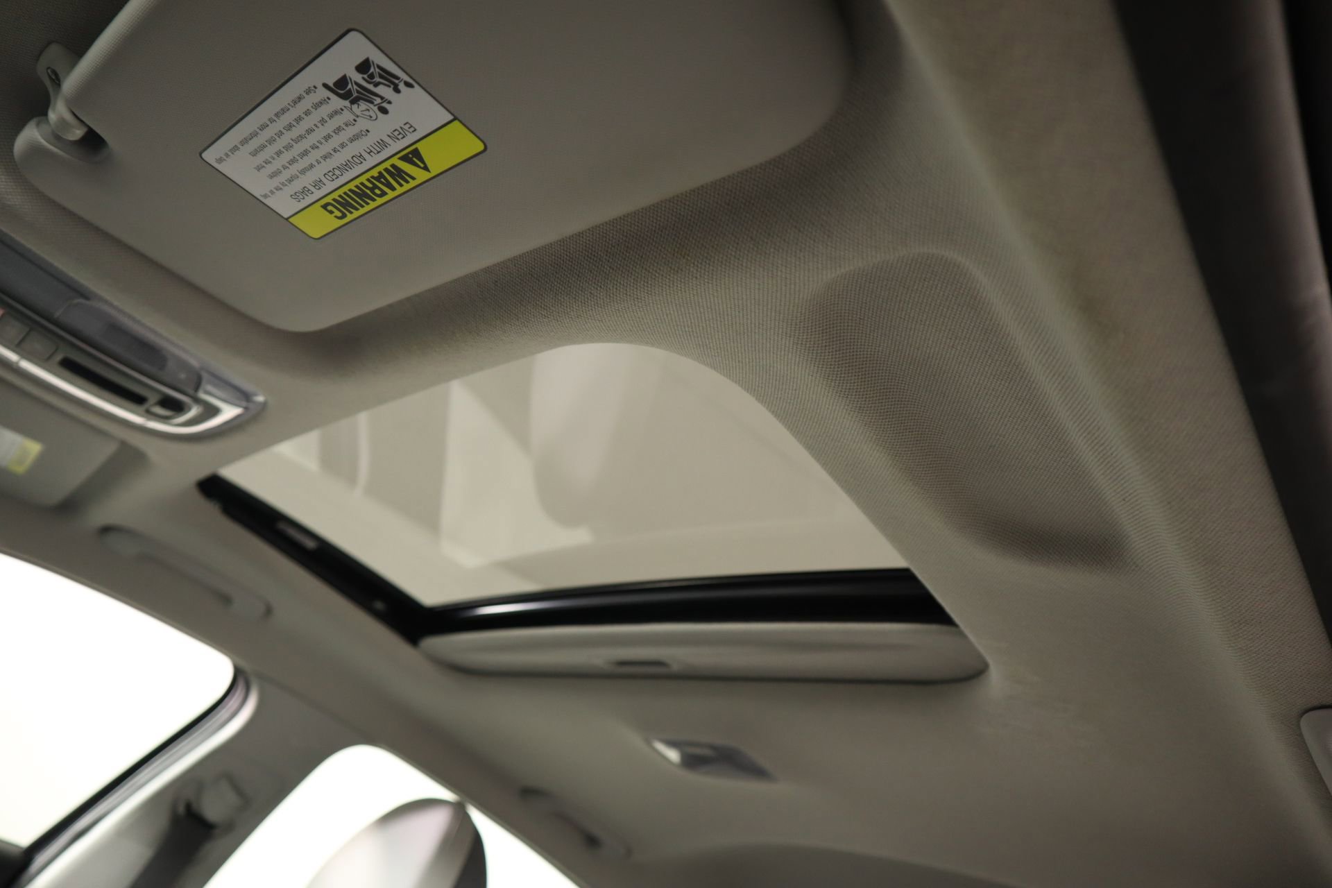 Used 2023 Hyundai Elantra Limited image 16