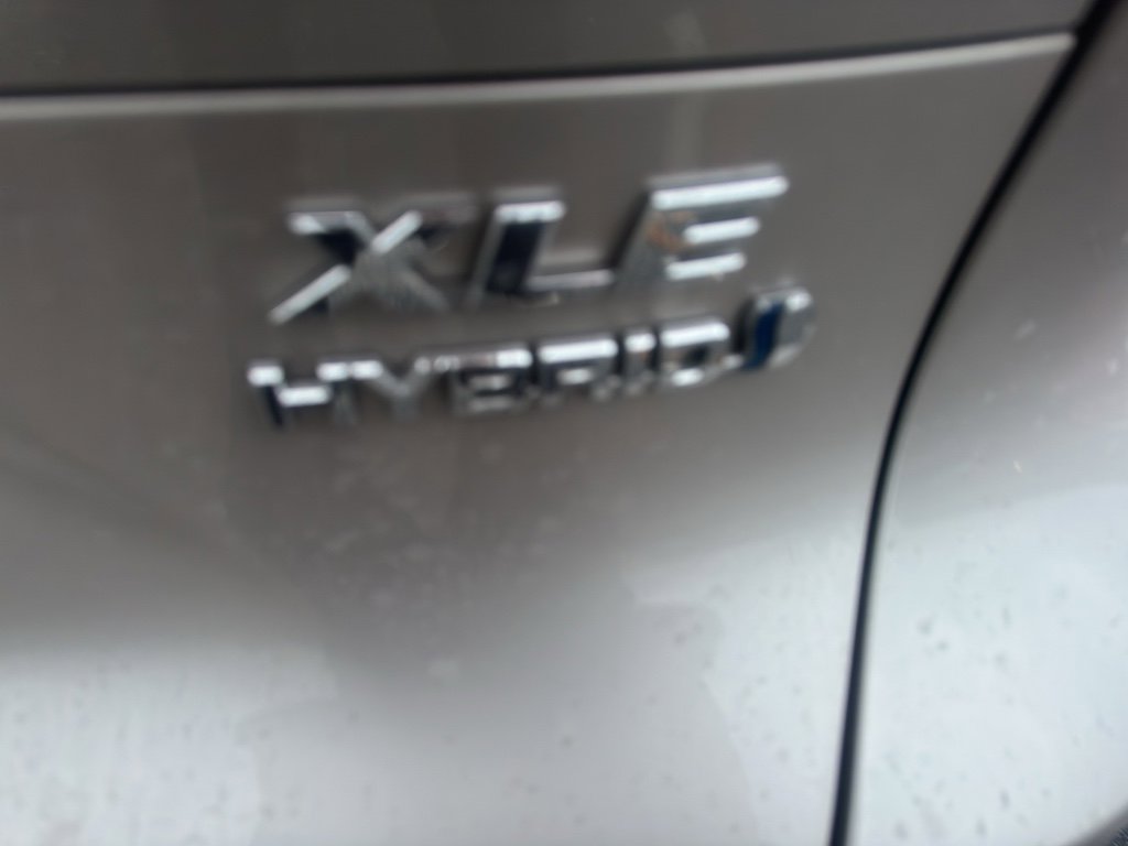 Used 2021 Toyota Venza XLE image 6