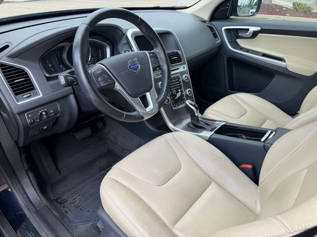 Used 2016 Volvo XC60 T6 w/ Climate Package image 11