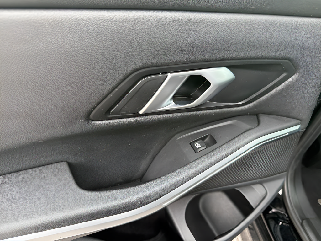 Used 2025 BMW 330i Sedan RWD image 21