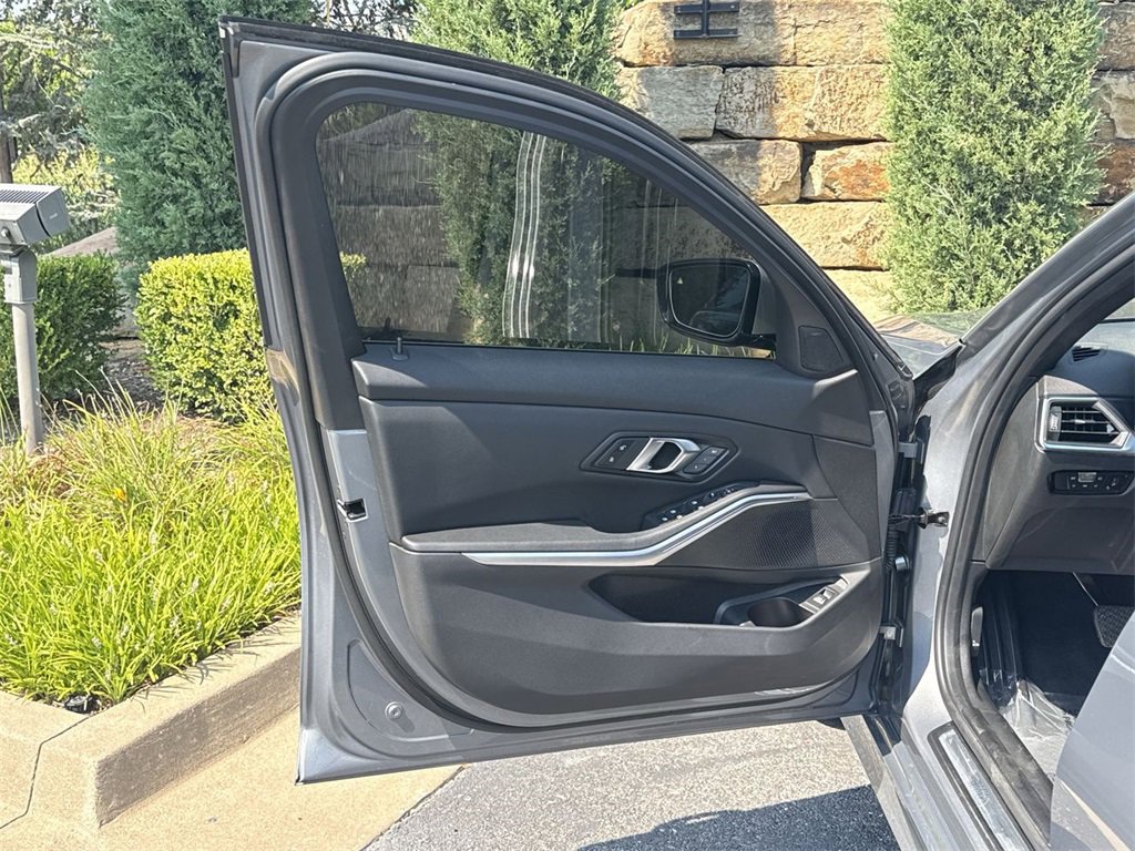 Used 2024 BMW 330i Sedan image 17